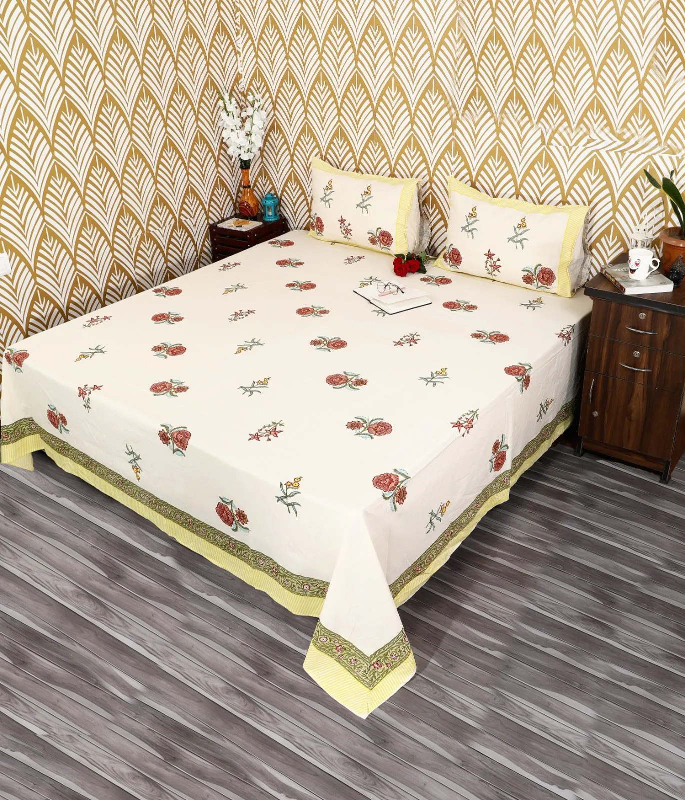 Red Rose Yellow Border king size bedsheet 108x108 wholesale Jaipur – Amer collection – view 3